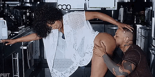 kinkychick4girls:  curvaceouscutielover:  I just need a volunteer 😫  Get in there