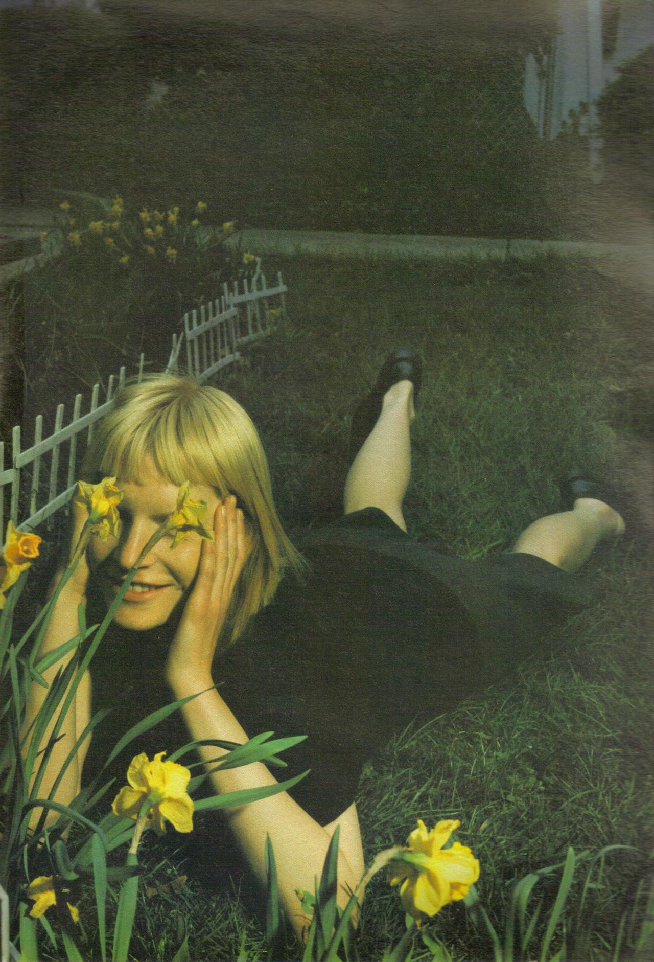 saloandseverine:   W Magazine July 1998, Suburban Outfiters Kirsten Owen by Mario