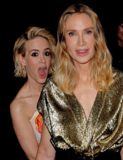 fionagoddess:Sarah Paulson and Kelly Lynch