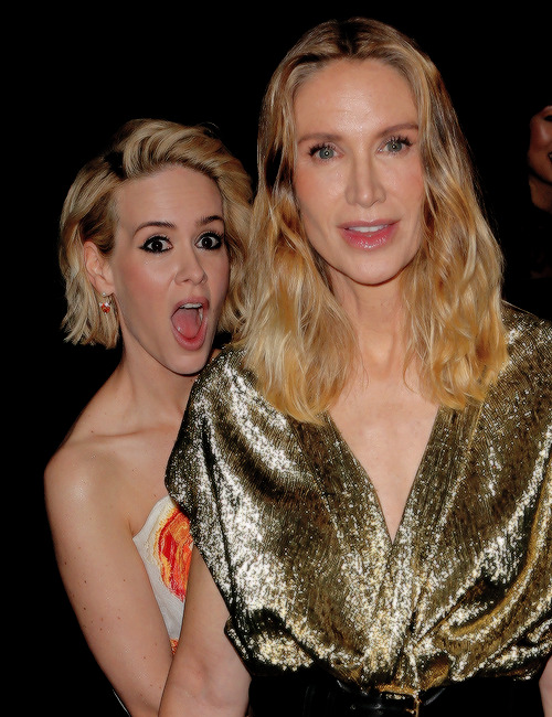 fionagoddess:Sarah Paulson and Kelly Lynch attend the 27th Annual Producers Guild Of America Awards at the Hyatt Regency Century Plaza on January 23, 2016 in Century City, California.   ♡♥♥♡♥♥♡