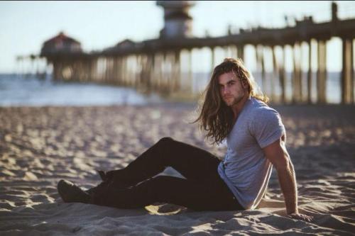 fuckyeahotmen:  So lets just take a moment to appreciate this man. Look at this face, this hair and this body. srsly. and he’s super sweet, and nice and plays the guitar! Do u know him? His name is Brock O'Hurn ;)