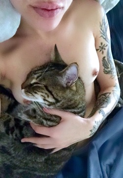 Dominate-Her-Mind:  Provocative-Sensuality:  Naked Day Off Cuddles Anyone?  I Wanna