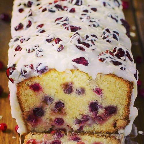 Christmas cranberry pound cake. #dinner #fresh_fruits #homemade #instacooking #gourmets #foodporn #f