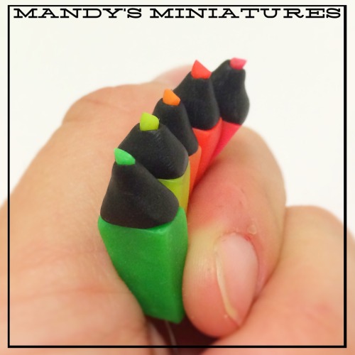 Miniature highlighters by Mandy’s Miniatures. Etsy here.