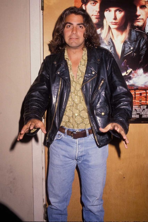 80slove:  Bahahahahhaa! Clooney in 1990 