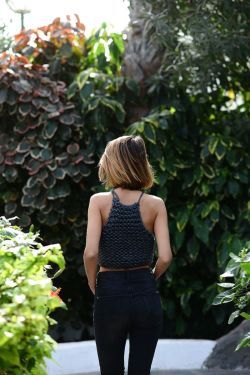 dustjacketattic:  charcoal chunky knit top