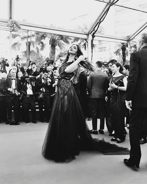 #deepikapadukone in #marchesa #cannes2017 #cannes #cannesfilmfestival #couture #couturedress #coutur