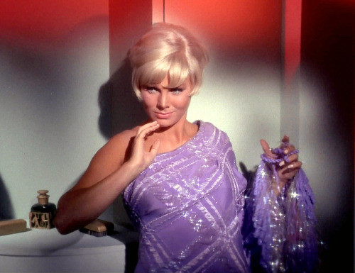 fantascientificamentevintage:  Star Trek: TOS (The Original Series)  “Il filtro di Venere” Stagione 1, Episodio 6 (13 ottobre 1966) Susan Denberg (Magda Kovacs) - Karen Steele (Eve McHuron) - Maggie Thrett (Ruth Bonaventura) (Il Filtro di Venere)