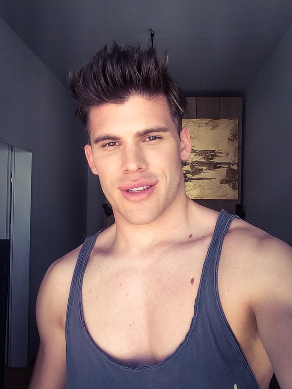 robnorthstar:  Beau mec du jour: Cute guy of the day: Ken Rodeo 