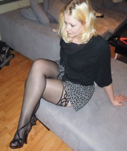 stocking-housewife:  More amateur housewifes, milfs and matures in fantastic stockings and nylons find you here http://stocking-housewife.tumblr.com/ 