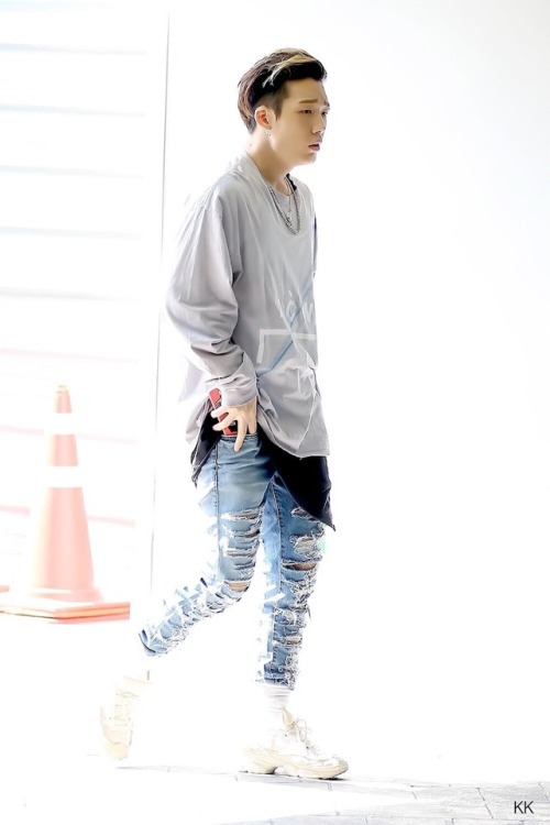 kimfuckingbobbyblog: this is bobby just casually walking. he doesnt even have to try to look good