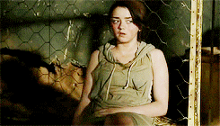 paddledee-deactivated20160909:  Maisie Williams in the trailer of Heatstroke 