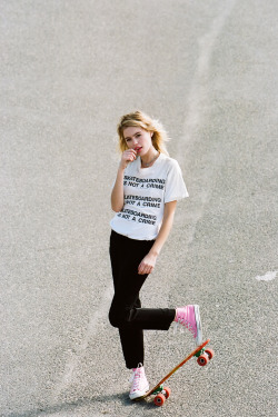 acidal-l0vers:  momongamon:  Staz Lindes by Jason Lee Parry  ♡ Soft Grunge and Models ♡