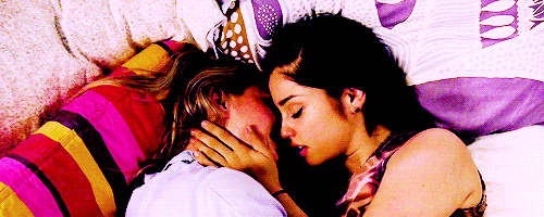 lipstick-lesbian:  ♀♡♀