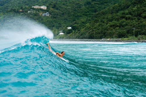 highenoughtoseethesea:Coco Ho, Malia Manuel, Tia Blanco and Nikki Van Dijk in the Caribbean.Phot