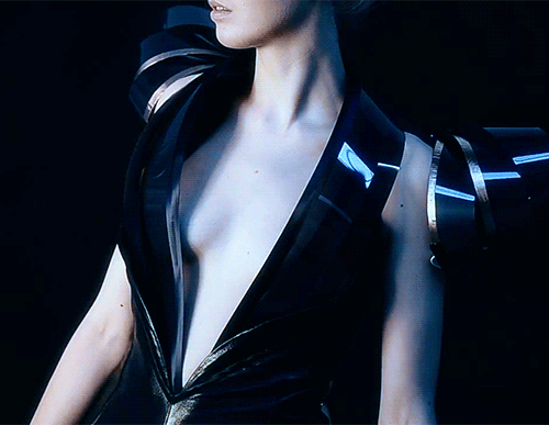vl4da:  ‘Intimacy’ is a high-tech fashion project by Studio Roosegaarde exploring
