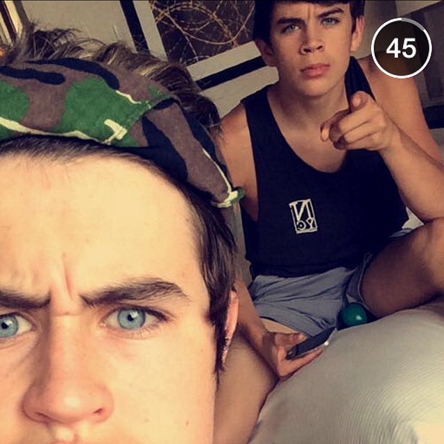 hotfamousmen:  Nash and Hayes Grier