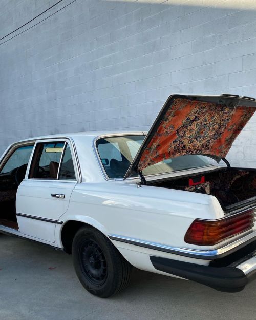 flamejob:

haverst:Rug car by King KennedysourceHaverst on Instagram


@davemustaine #ouggohugguoguhh rug car