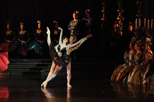 prosthetic-dance:  Evgenia Obraztsova as Odile in Swan Lake 