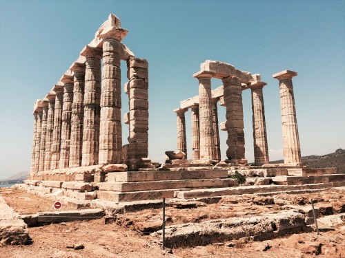 mythologer: The dramatic coastal location of Soúnio (Cape Sounion) in southern Attica was an ideal