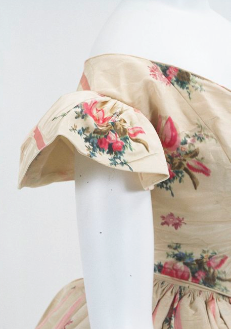 ephemeral-elegance:  Evening Dress, ca. 1860 via Bunka Gakuen Museum 