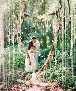 uniqueweddingdecor:  Wedding photo idea.