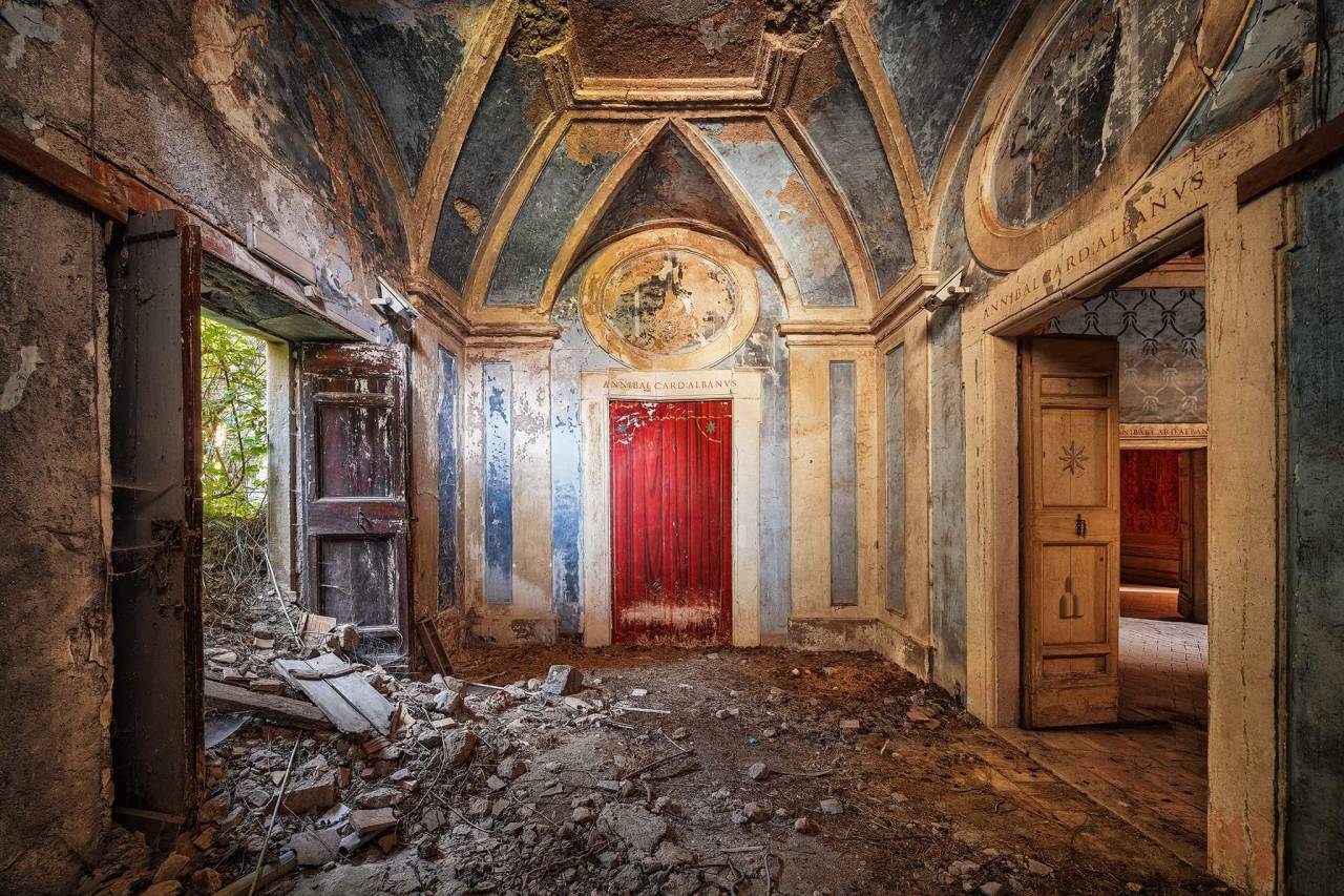 Matthias Haker Photography #art#photography#abandoned mansion#abandoned#matthias haker#europe#urbexdecay#urbex explorer#urbex supreme#urbexeurope#palace#abandoned places
