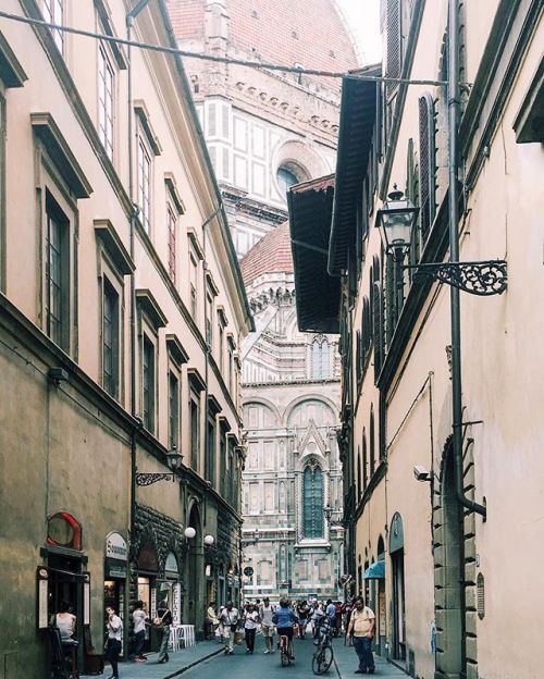 chanelbagsandcigarettedrags:  Firenze, Italy porn pictures