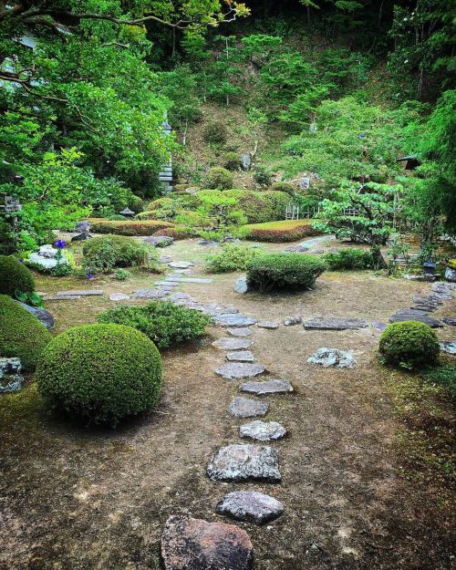 妙義寺庭園 [ 島根県益田市 ] Myogiji Temple Garden, Masuda, Shimane の写真・記事を更新しました。 ーー中世石見国の戦国武将・益田氏の歴代当主が信仰した禅寺の