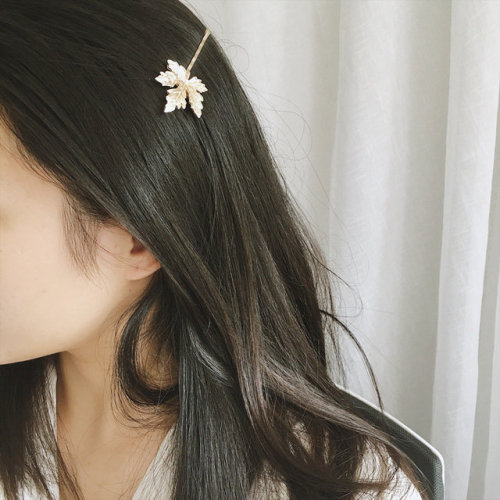 winriirockbell:Cute Maple Leaf Bobby Pin   |     Discount code: happy15  { 15% OFF }