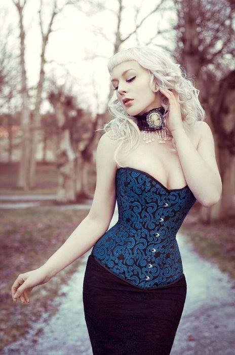 gothicandamazing:    Model : Miss LoulouPhoto : Josefine Jonsson photography & retouchCorset : Viola LahgerChoker : Van Asch    Welcome to Gothic and Amazing | www.gothicandamazing.com  