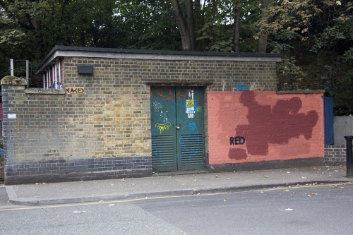 nothingbutthedreams: thewightknight:  A British graffiti artist’s year-long battle with a local council – and  how that squabble transformed an otherwise unremarkable brick building –  has been recorded in a gloriously amusing photo series. (x)