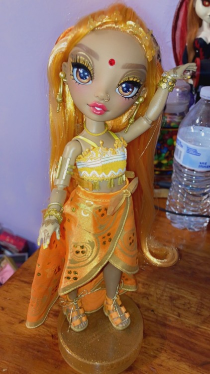 chimichangacongaline:  ok shes like my favorite orange doll, sorry poppyMeena Fleur is so gorgeous d