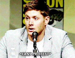 jensengifsdaily:  Jensen Ackles at San Diego Comic Con, 2012