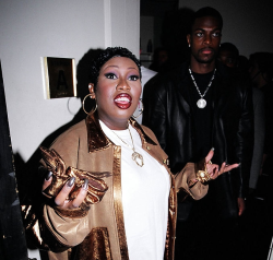 surra-de-bunda:  Missy Elliott &amp; Chris Tucker at the 1997 VMA’s (NYC). 