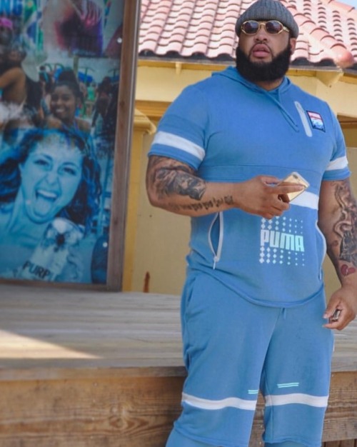 candymancrushsaga: He can do what ever he wants to me  Want to see him bareballs.