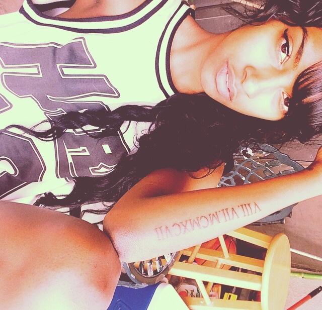 coldesttsummer:  BLACK OUT PRT2 , because I love the skin im in!!😜🌺💙👑💯
