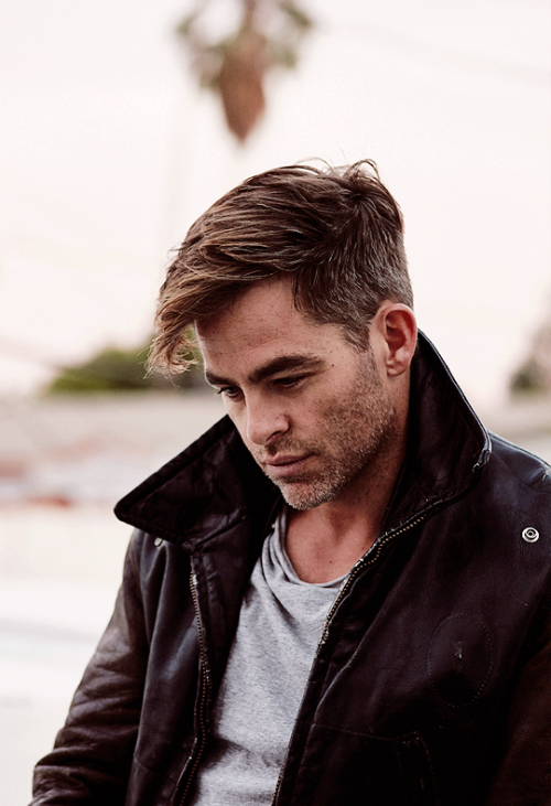 pinesource:Chris Pine© DuJour