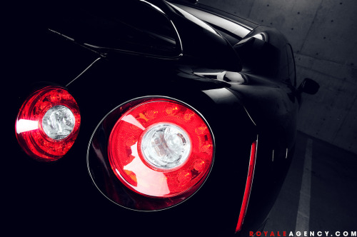 automotivated:  crash—test:  Nissan R35 GTR on DPE CS16 (by DPE Wheels)