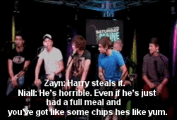 Louis Protecting/reassuring Harry