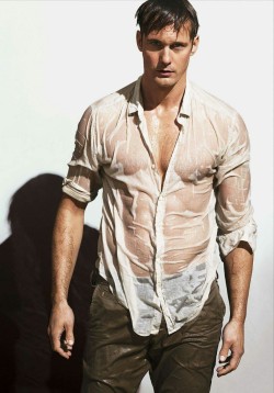 pleasejustcallmeshane:  Alexander Skarsgard