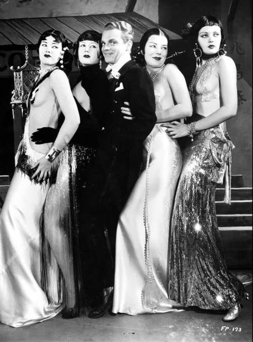 James Cagney singing and dancing to Shanghai Lil with the chorus girls in Footlight Parade (1933) Nudes &amp; Noises  