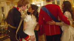 tiptopkoality:  encunted:  niamhyjess20:  errriicaaa:  homeless-network:  this is my favourite picture ever  WAIT WHAAT  Classy   hahahahahAHAHAHA harry is a disgrace i love him  ladies &amp; gentlemen, the royal family 