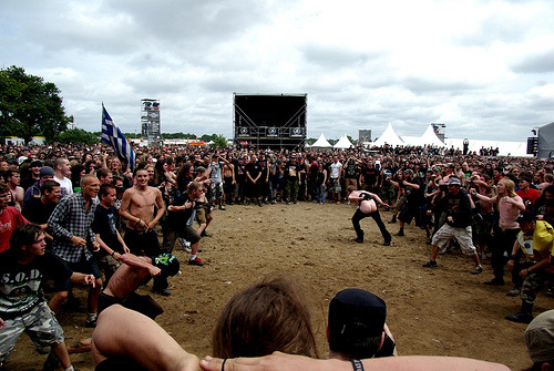 poisonlipstheonesyoukiss:  missmayimurderyou:  staytrueorgtfo:  staytrueorgtfo:   Wall of death \m/   I see why this got so many notes…  I can’t stop looking at that guys arse. o.o  I didn’t notice him until I read your comment. ^ 