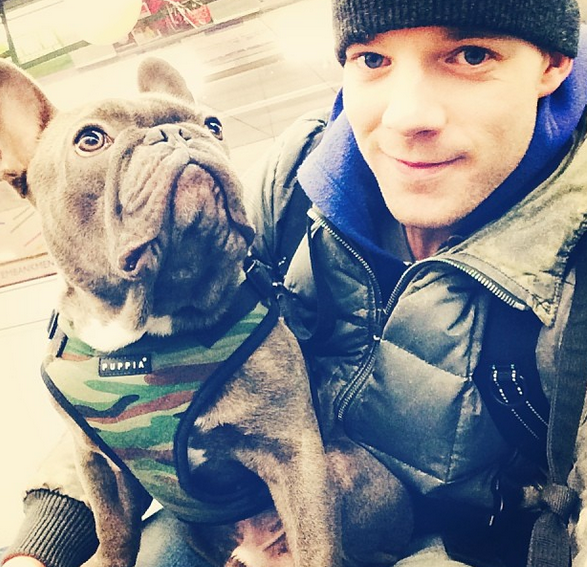unicorncrackaddict:  Russell Tovey and his french bulldog Rocky. *swoon* X 