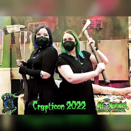 Slaying together since the mid 90’s.‍♀️ ⚒#bff #crypt22 #crypticon #crypticonseattle #nilenightmares 