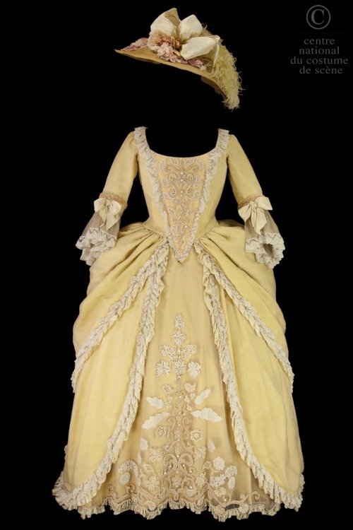 fripperiesandfobs: Costume designed by Jean-Pierre Ponnelle for Kiri Te Kanawa in the Paris Opera&rs