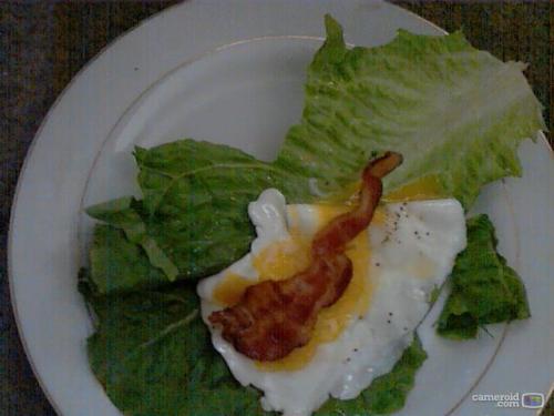 bacon, sunny side eggs on  a lettuce leaf :3 