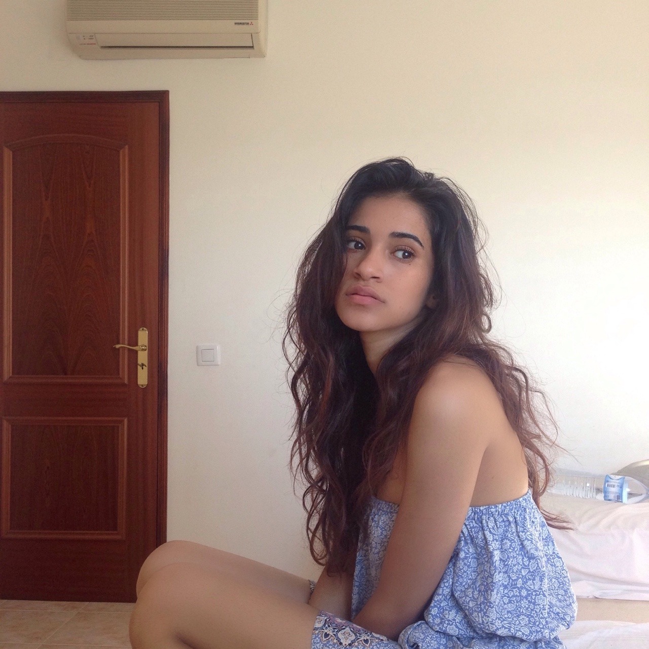 arab-princesss:  Me In  A Dress !