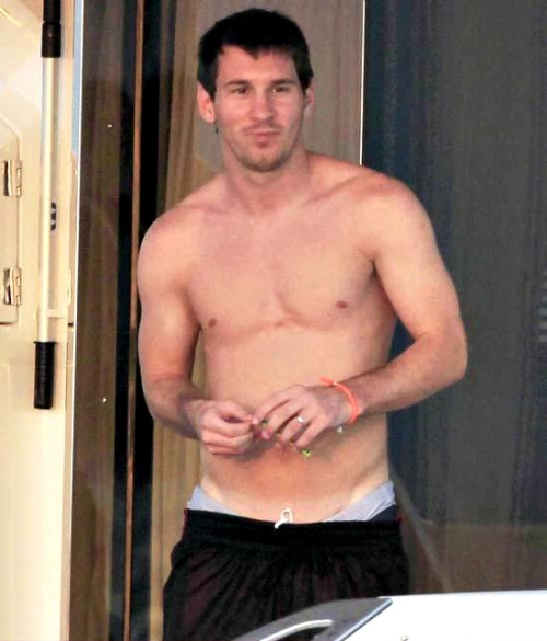 fromhead2toes:  FIFA world Cup Hottie 5